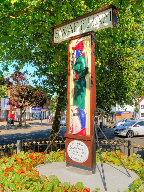 Swaffham Town Sign, Ye Pedlar of Swaffham by David Dixon